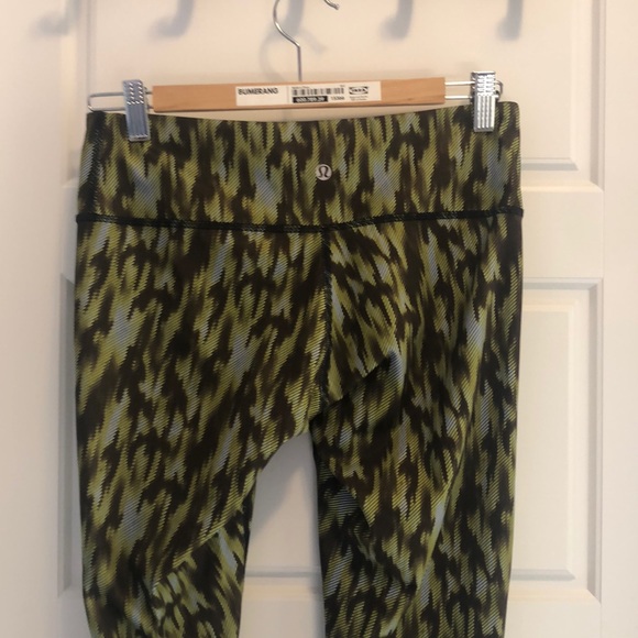 Pattered Lululemon leggings - Picture 3 of 4